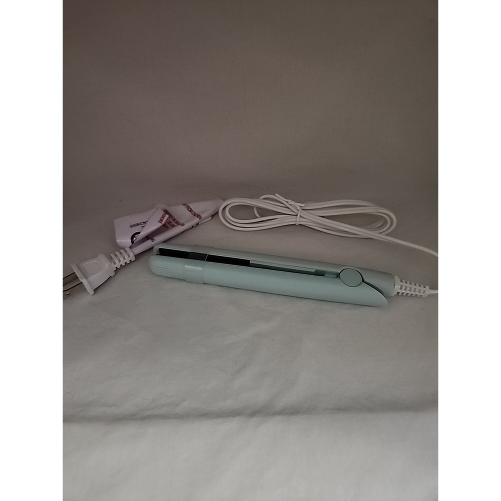 Vivitar Mini Travel Flat Iron Light Blue 8 " Total 2 3/4" Plates